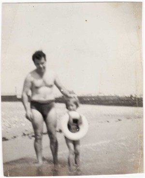 Photo:Man-Mountain Dean with his daughter, on Lancing beach in the early 1960s