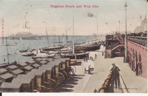 Photo:Brighton beach and West Pier