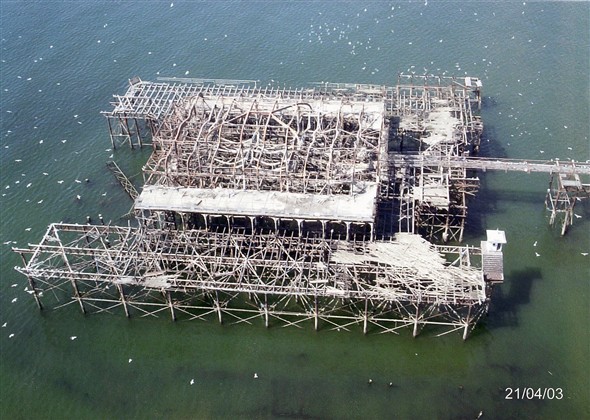 Photo:West Pier aerial view, 21 April 2003